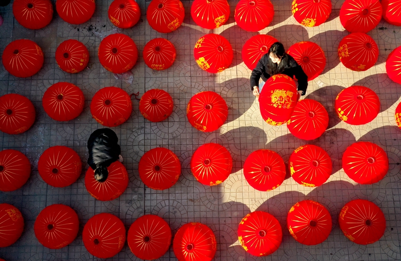 河北：制作灯笼迎春节(图2)