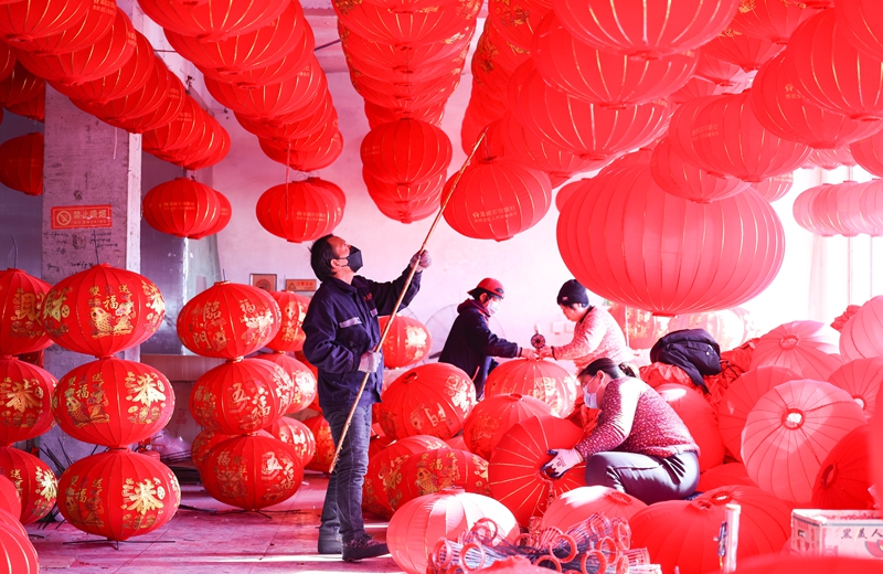 河北：制作灯笼迎春节(图3)