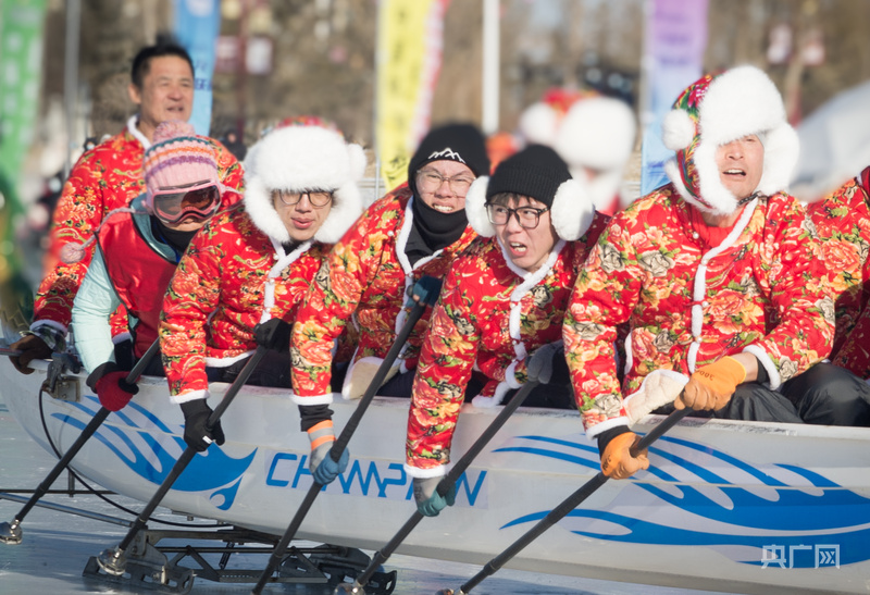 锡林郭勒盟：冰上龙舟竞渡 奏响冰雪运动强音(图3)