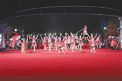 共享节日欢乐 共谱华美乐章(图2)