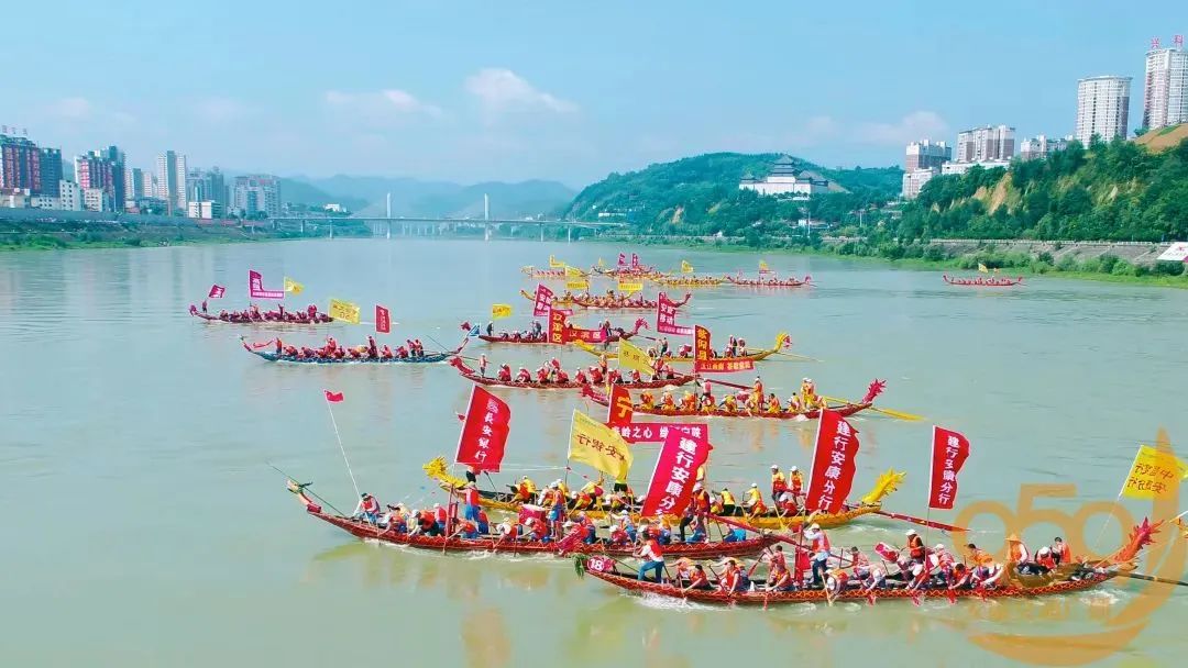 顺德龙舟赛点燃激情二月二热闹非凡！(图1)