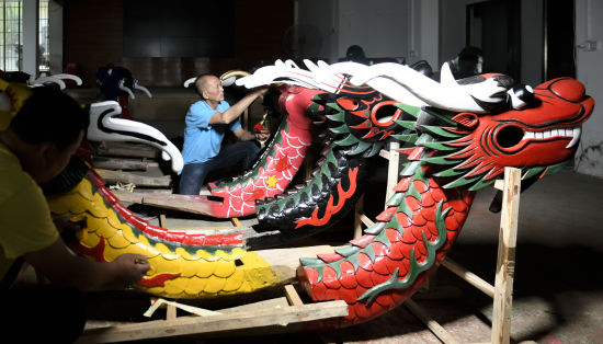 【澜湄印象】机器狗天团亮相西双版纳傣族自治州泼水节现场(图1)