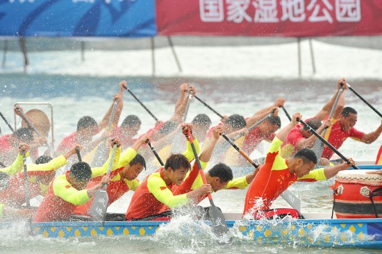 龙舟VS赛艇！大学生水上争霸珠海香洲这赛事“越搞越大”(图1)