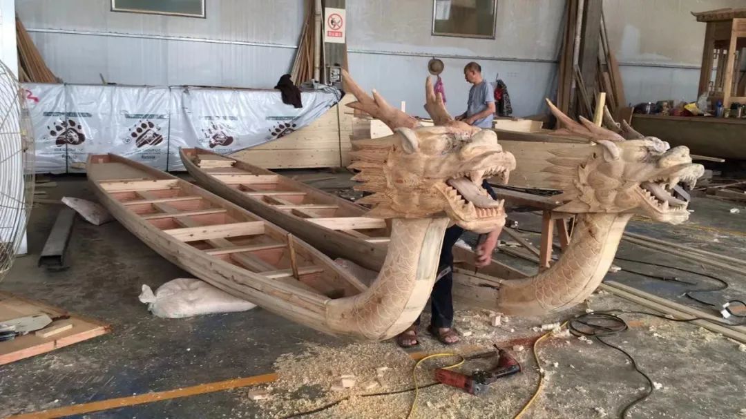 端午临近 广州上漖村龙舟制作基地生产加工忙(图1)