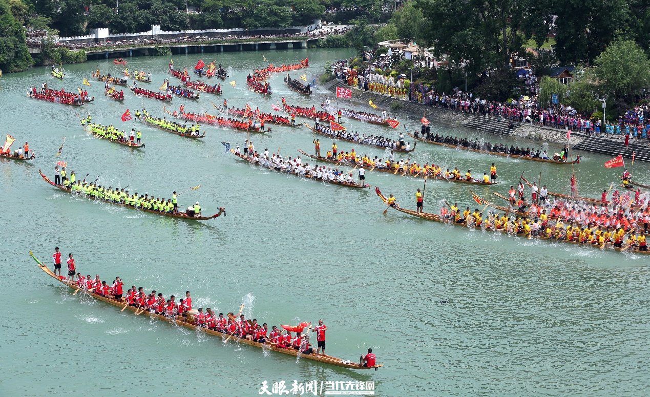 劈波斩浪见贵州 龙舟战鼓声又起(图1)