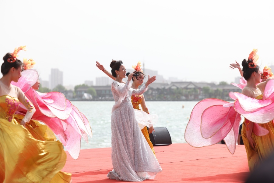 龙舟竞渡东昌湖 激情挥洒运河畔(图2)