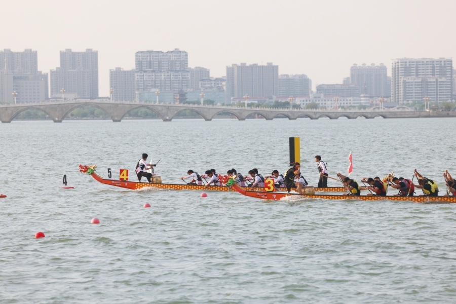 龙舟竞渡东昌湖 激情挥洒运河畔(图3)