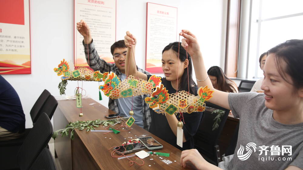 端午仪式感拉满！滨州创意活动让市民亲手制作“会祈福的龙舟”(图1)
