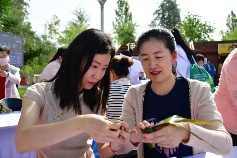 苏韵伊情·第二届（2025）伊犁河端午文化季暨龙舟大赛盛大举行(图2)