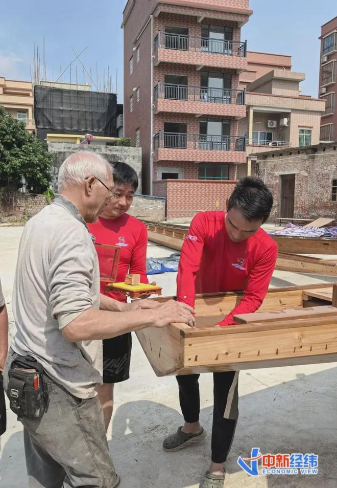 80后小伙造龙舟一年营收500万广东传统龙舟制造市场焕发新活力!(图5)