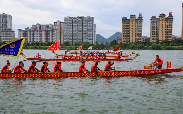 勉县第三届龙舟大赛激情开赛(图3)