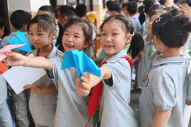 剥毛豆、购物、摇骰、探险闯关这是鼓楼娃的期末无“笔”精彩(图2)