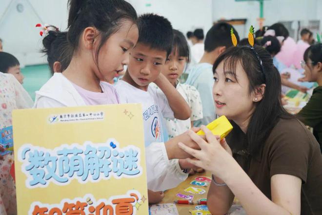 剥毛豆、购物、摇骰、探险闯关这是鼓楼娃的期末无“笔”精彩(图15)