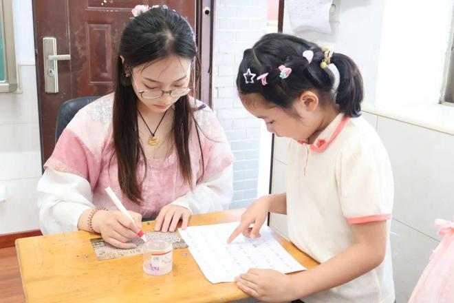 剥毛豆、购物、摇骰、探险闯关这是鼓楼娃的期末无“笔”精彩(图33)
