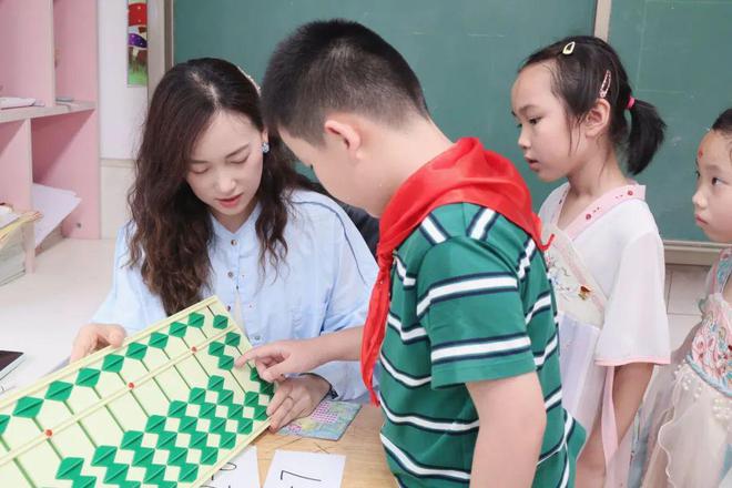 剥毛豆、购物、摇骰、探险闯关这是鼓楼娃的期末无“笔”精彩(图32)