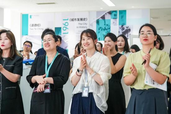 湖上赛龙舟 写字楼跑数据 -----西安欧亚学院这门创意课打开建筑之外的创造力(图2)