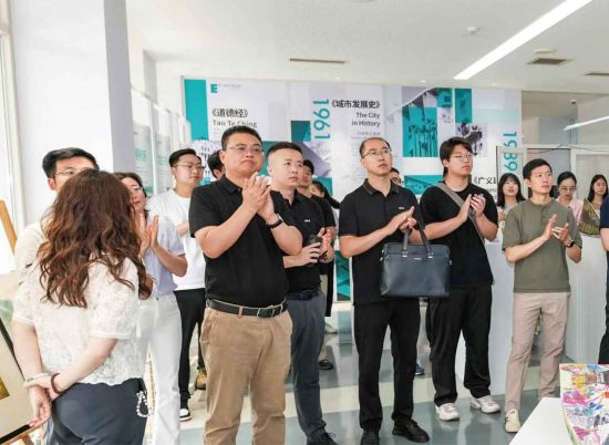 湖上赛龙舟 写字楼跑数据 -----西安欧亚学院这门创意课打开建筑之外的创造力(图4)