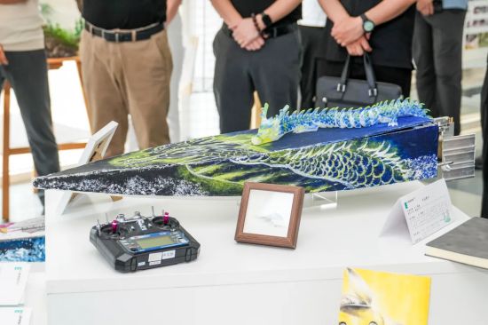 湖上赛龙舟 写字楼跑数据 -----西安欧亚学院这门创意课打开建筑之外的创造力(图8)