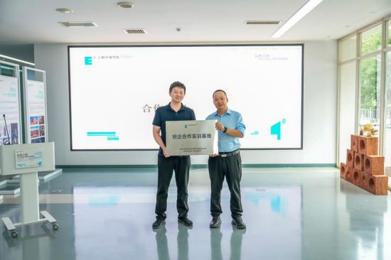 湖上赛龙舟 写字楼跑数据 -----西安欧亚学院这门创意课打开建筑之外的创造力(图15)