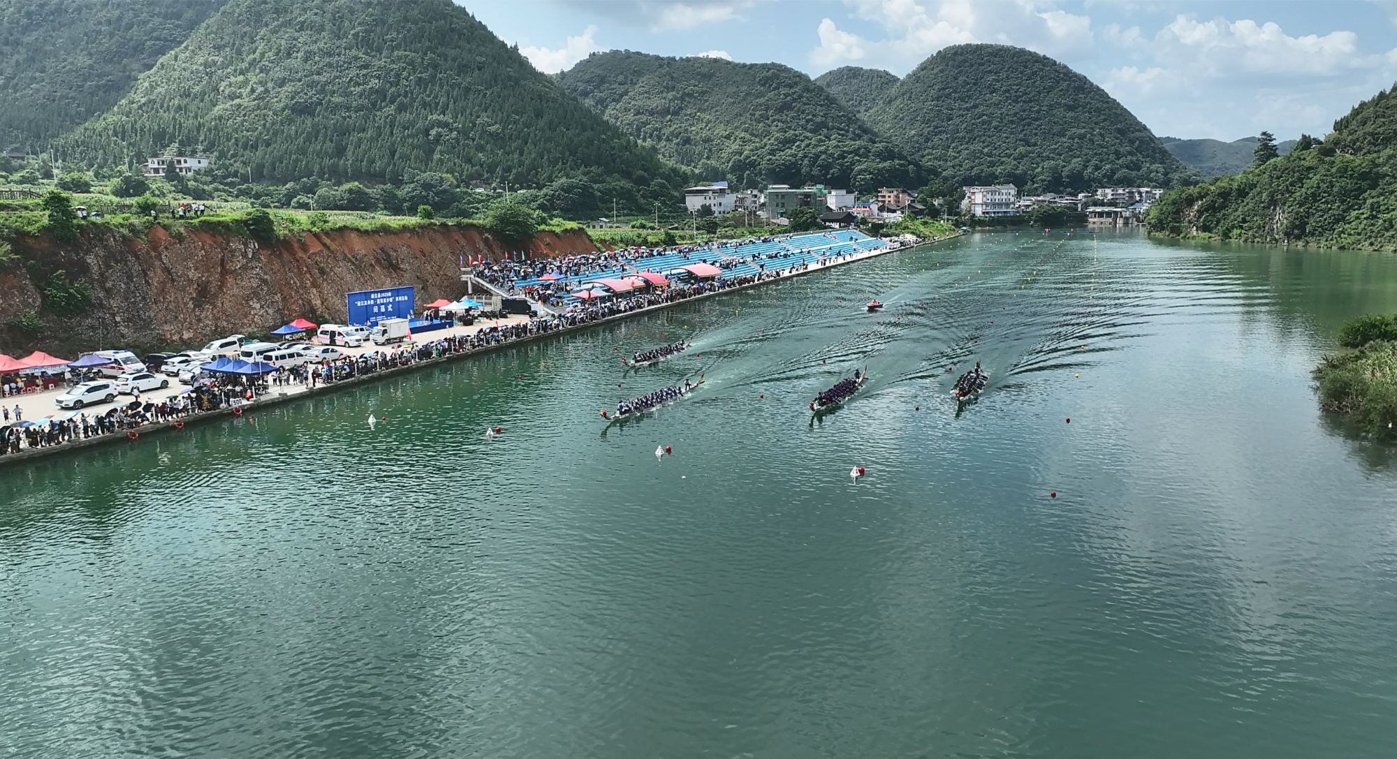贵州麻江：龙舟竞渡蓝莓香 农趣欢腾闹清江(图2)