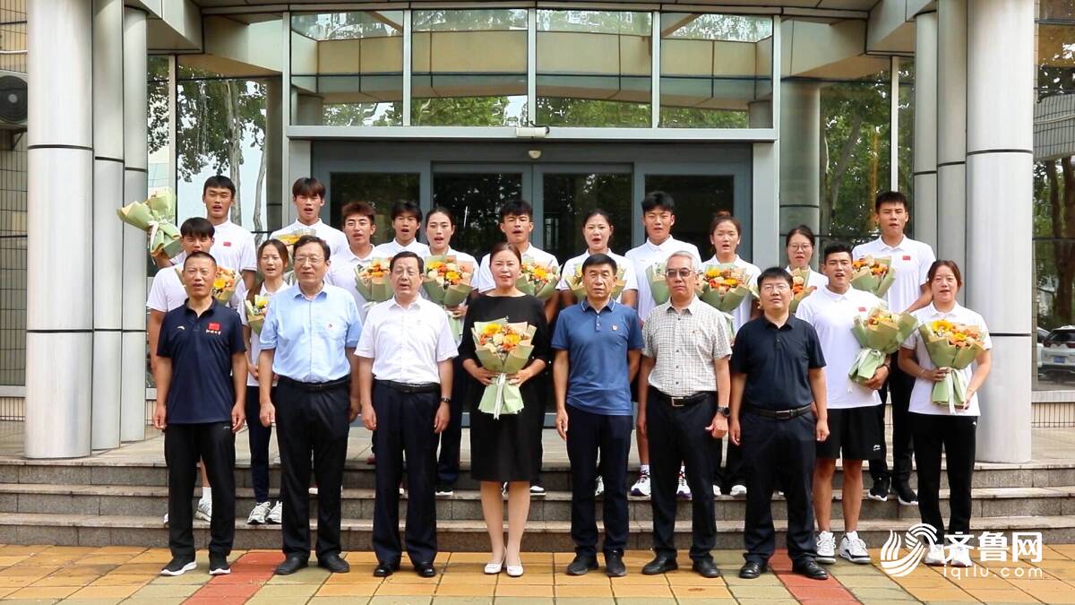 世锦赛狂揽11金创造历史 聊城大学龙舟队载誉归来(图1)