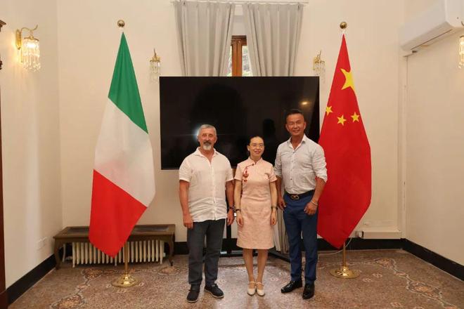 龙舟为媒 文化为桥——拜访总领馆共促文化交流 侨团齐心协力推动龙舟赛事(图3)