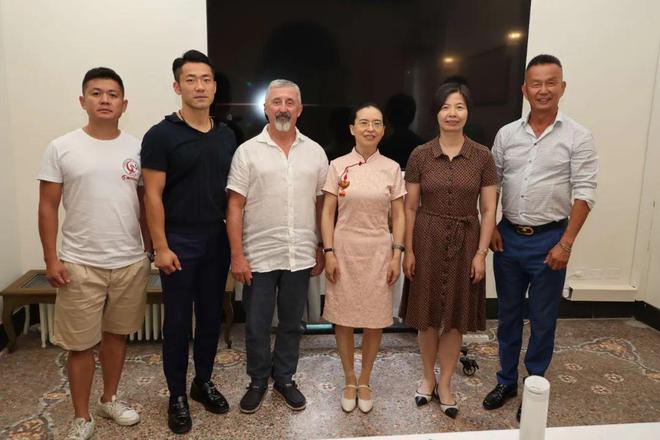 龙舟为媒 文化为桥——拜访总领馆共促文化交流 侨团齐心协力推动龙舟赛事(图6)