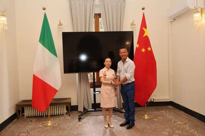 龙舟为媒 文化为桥——拜访总领馆共促文化交流 侨团齐心协力推动龙舟赛事(图5)
