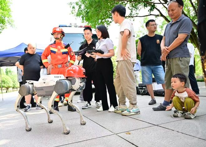 来中央公园体验上百个应急项目！重庆2025年“安全生产月”活动正式启动(图1)