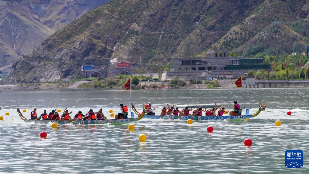 西藏：高原上赛龙舟
