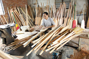 江龙船艇：8月28日召开业绩说明会投资者参与