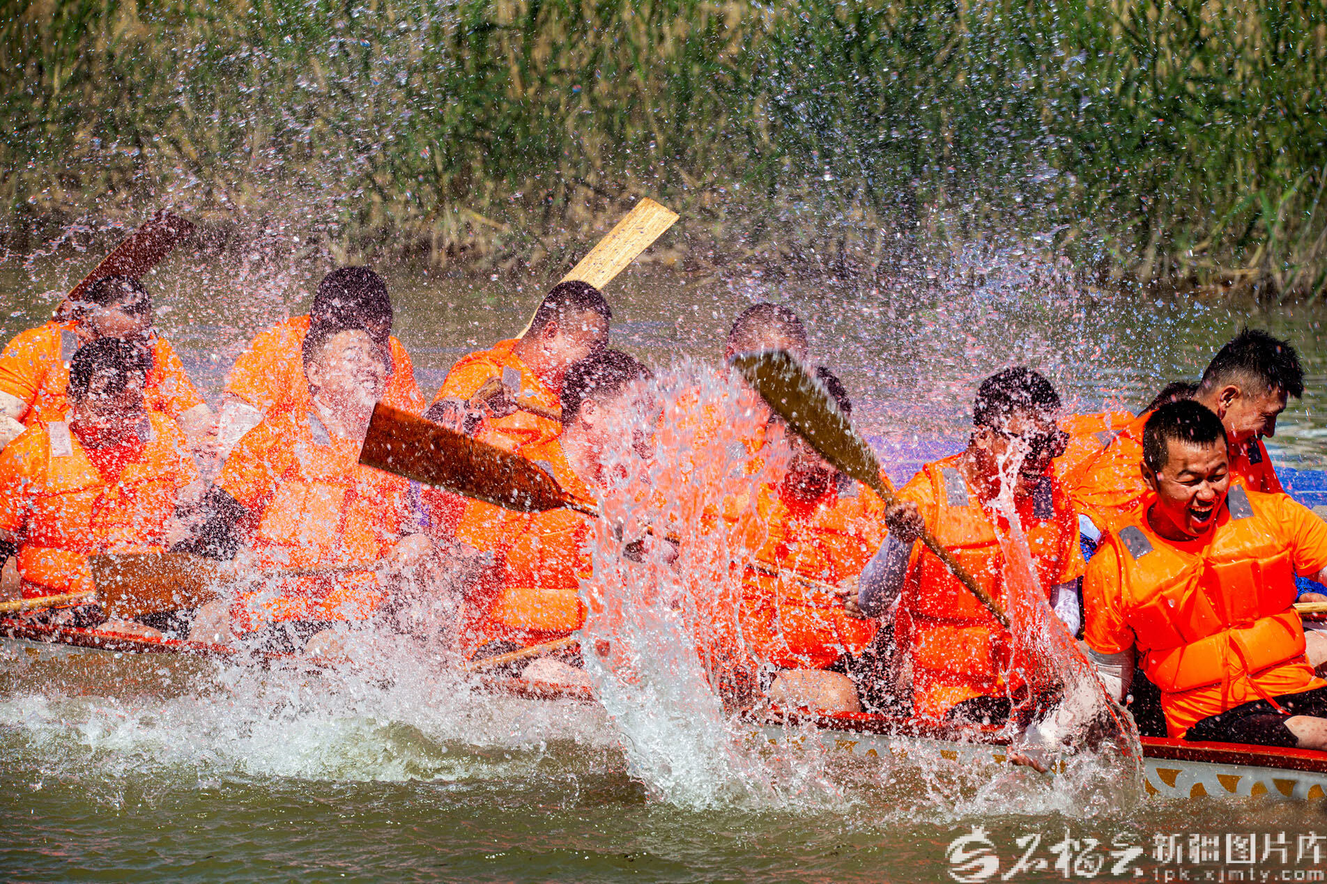 新疆记忆丨浆声逐浪 龙舟竞渡(图3)