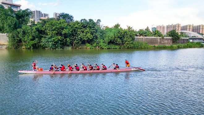 2025年罗定市龙舟赛举办在即 各参赛队伍紧张备战(图3)