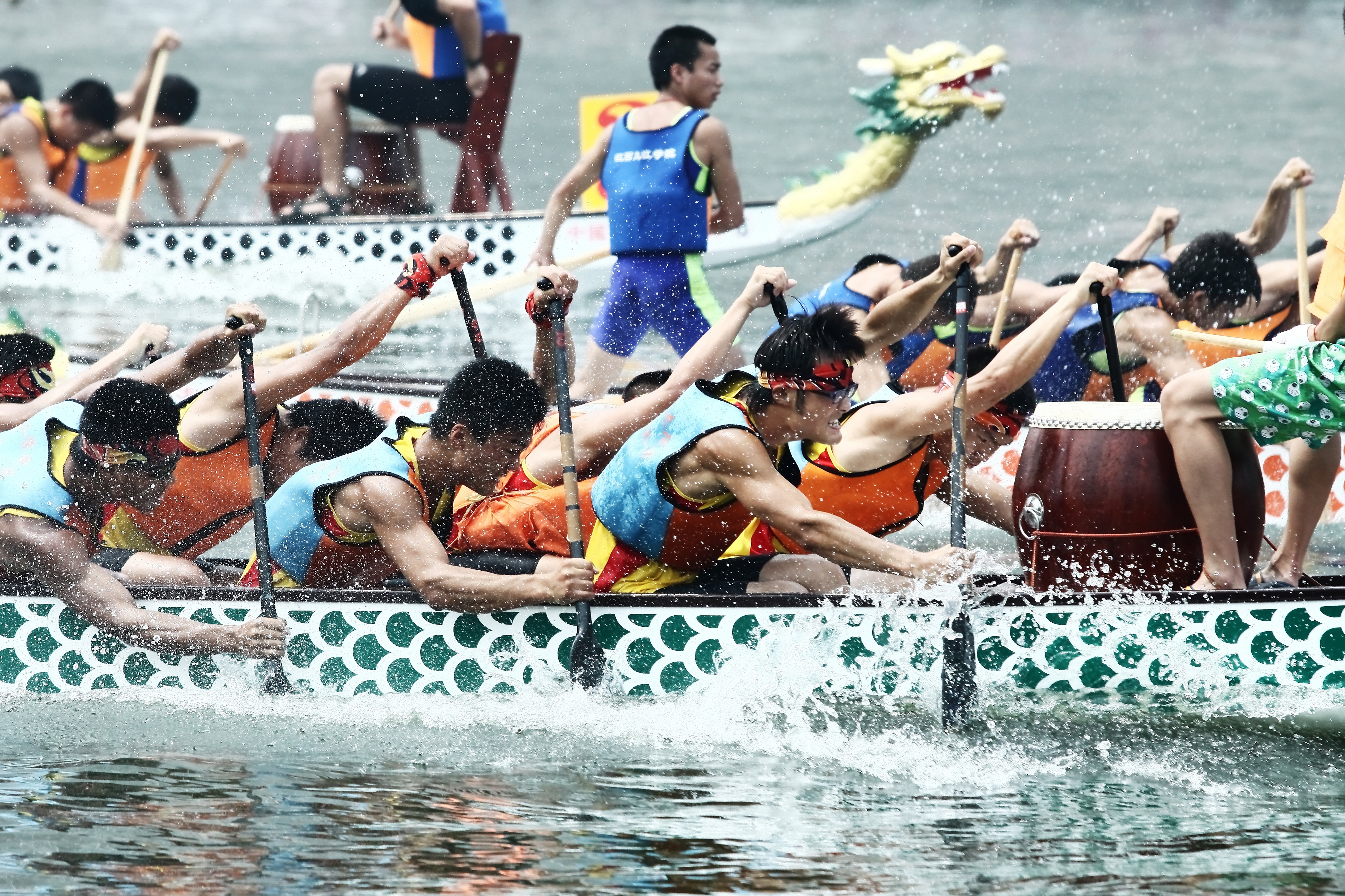 欢庆时刻丨以桨为歌礼赞金秋——麻阳干部职工龙舟竞渡激情开赛