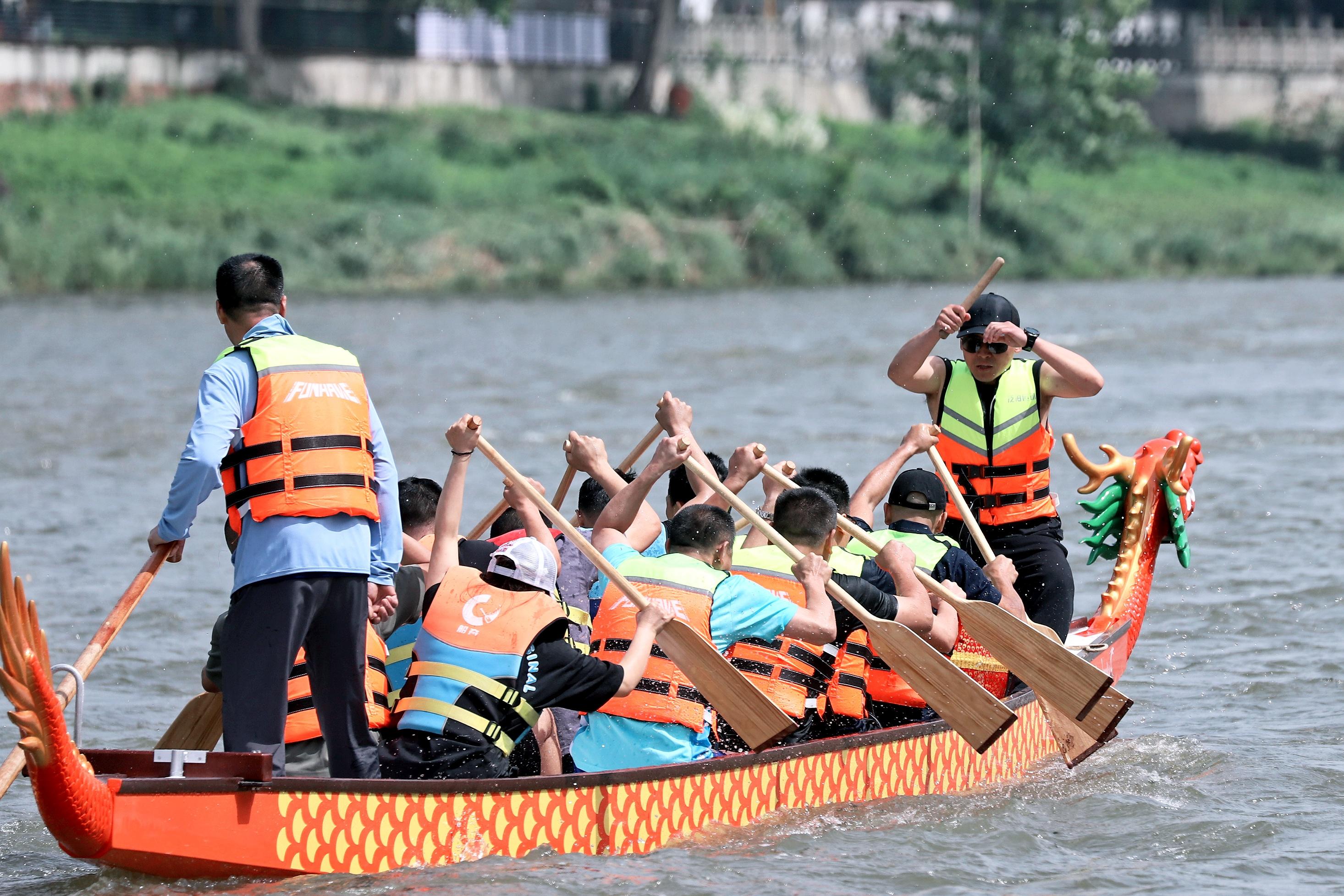 三船两桨、龙舟拔河！来看闵行这项赛事“劈波斩浪”