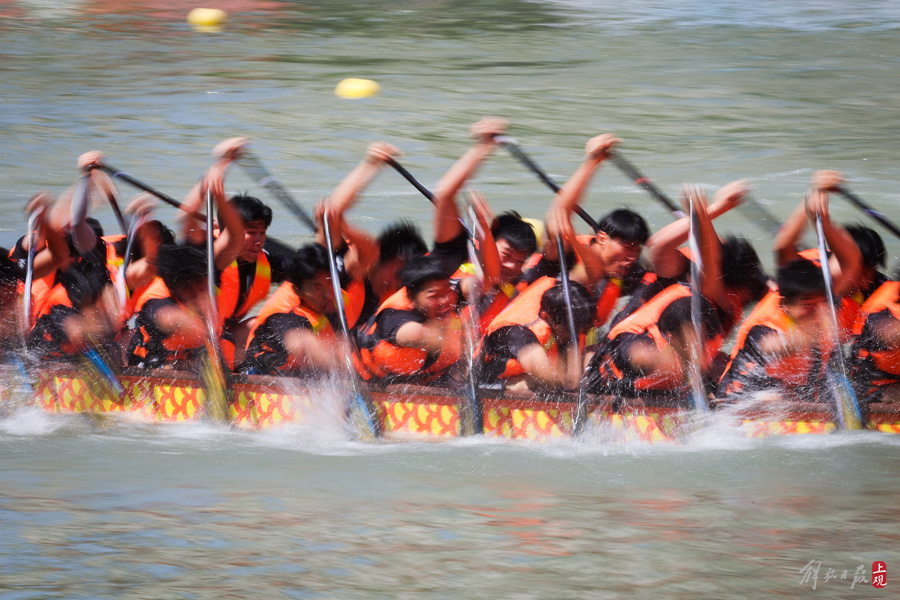 广西龙超 以赛促融 以桨连心 龙舟友谊赛划出干部精气神(图1)