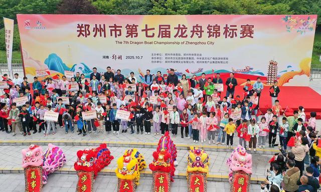 景中竞渡舟如箭绿博园里赛龙舟(图1)