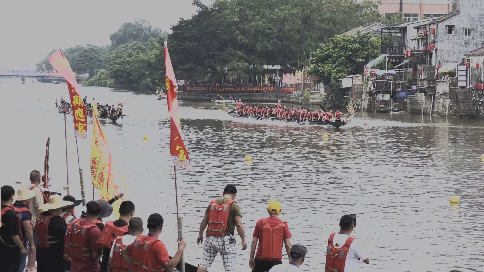 600 余龙舟手绿博园劈波斩浪(图1)