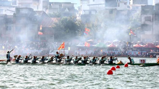 广西龙超·一舟一故事丨专访新一届“龙超战神”——融安县太平龙舟队(图1)