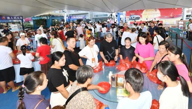 海风明月当背景这场博饼承包了“最厦门”中秋体验(图1)