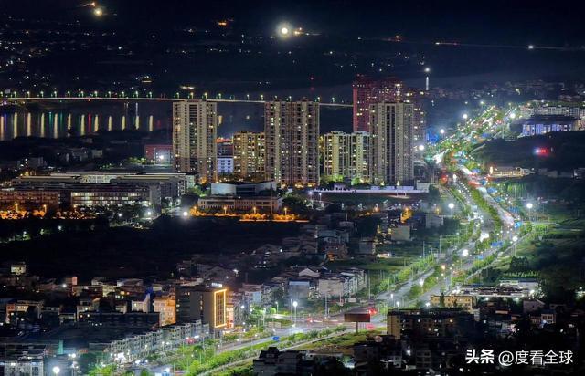 百桨摇光映融江！融安用一场夜景革命把小城做成了网红打卡顶流(图1)