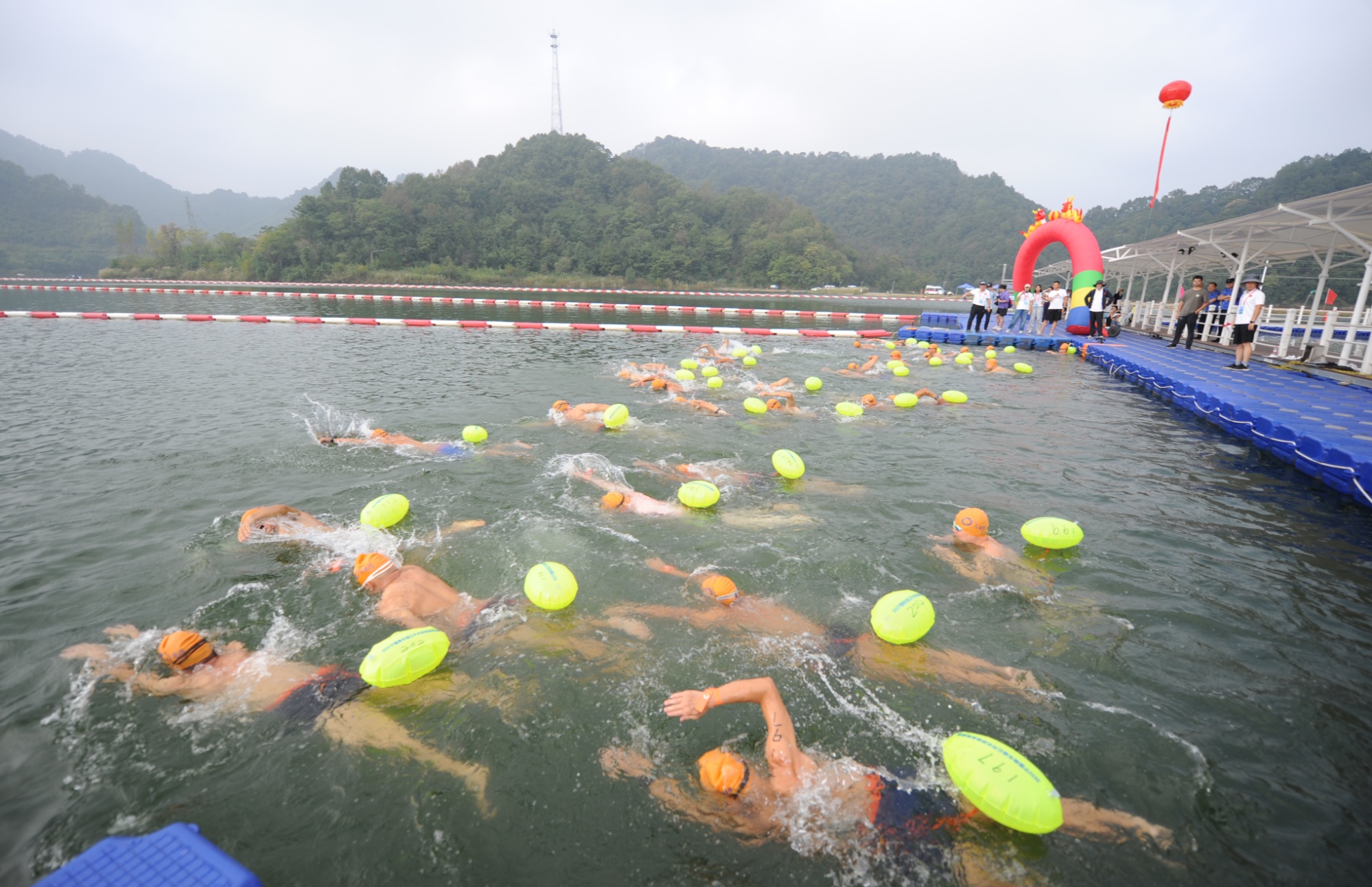 安徽宁国：“泳”动青龙湾 乐享长三角(图1)