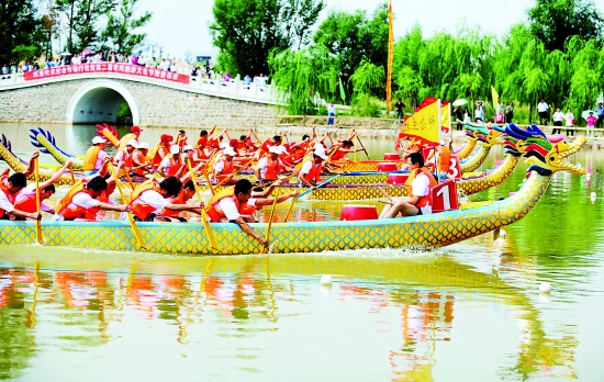 龙舟竞赛迎端午 奋勇争先欢乐多(图1)