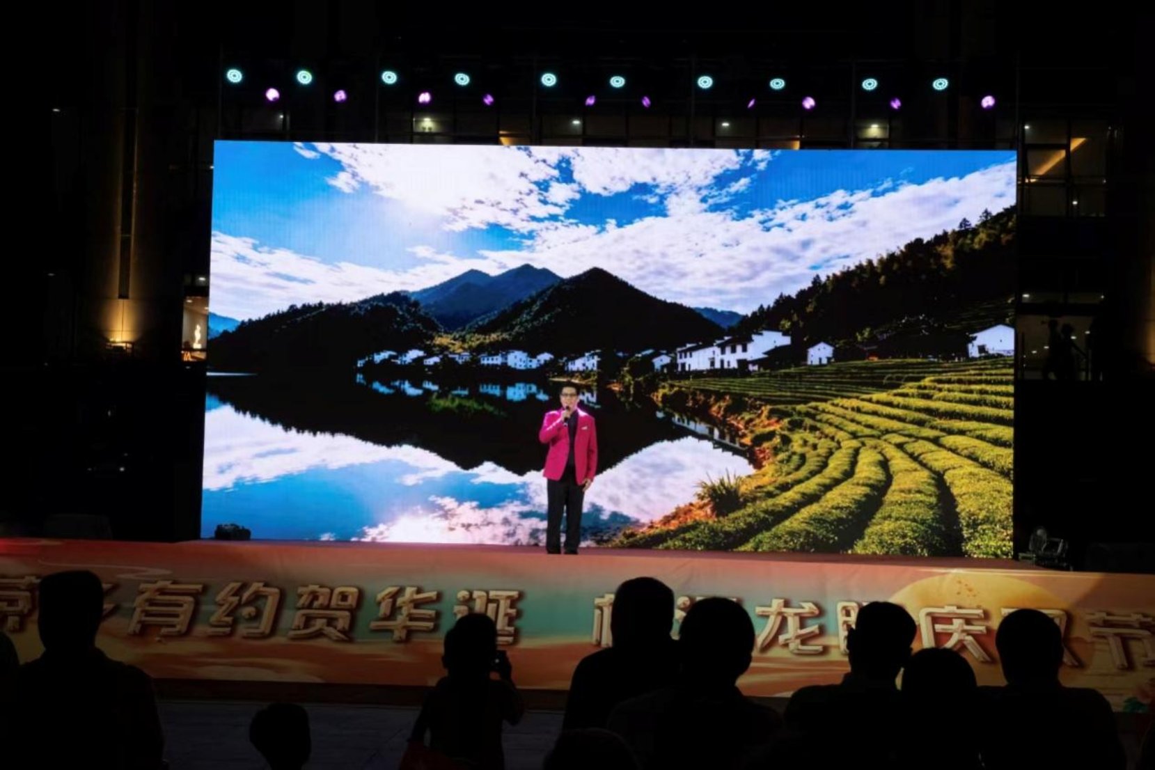 “文艺赋美乡村”广西艺术学校师生应邀赴昭平参加龙舟节文艺晚会(图2)