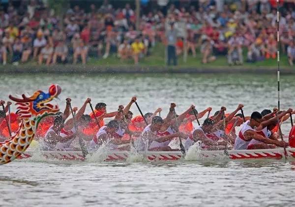 激动人心的龙舟赛：端午节的传统魅力(图1)