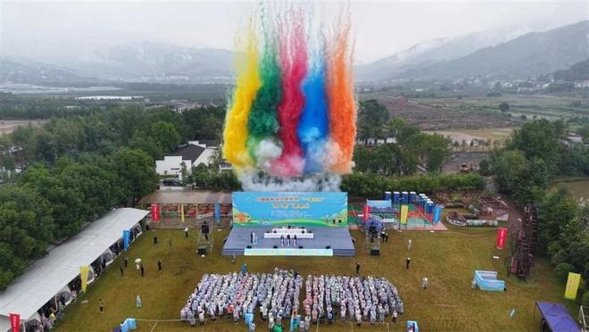 重庆开州：川渝“村趣”运动会开幕玩出农耕文明风