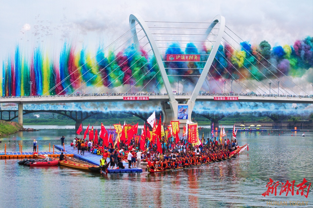 千桨激起万重浪——泸溪“村舟”破浪出圈纪实@湖南日报观察版头条(图1)