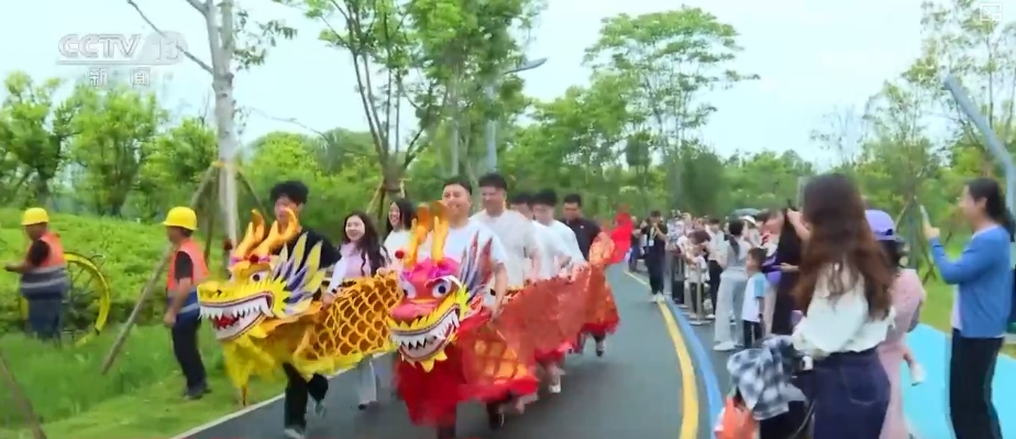 端午邂逅新玩法 “粽情喜乐”“一夹即粽”欢乐多指尖传承端午情