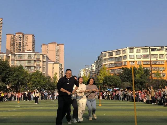 凝聚师心欢乐同行——安居一小成功举办教师健身健心趣味运动会(图2)