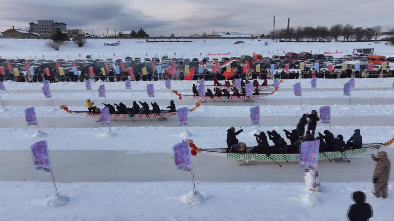呼玛县举办“界江逐冰·燃动寒冬”中俄冰上龙舟邀请赛